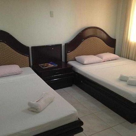 Queen\'S Beach Resort Manoc-Manoc Exteriör bild