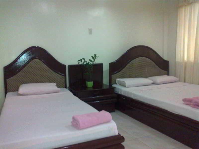 Queen\'S Beach Resort Manoc-Manoc Exteriör bild