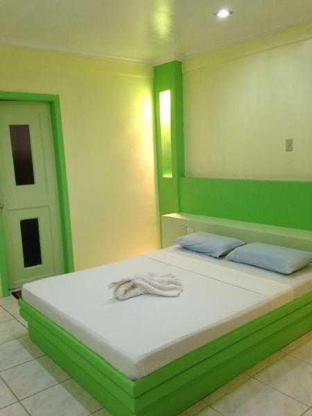 Queen\'S Beach Resort Manoc-Manoc Exteriör bild