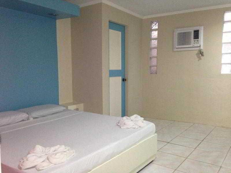 Queen\'S Beach Resort Manoc-Manoc Exteriör bild