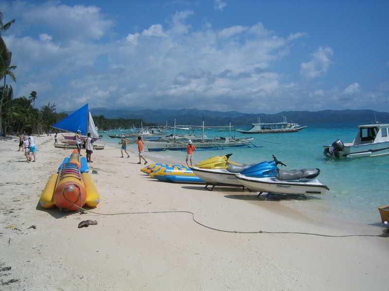 Queen\'S Beach Resort Manoc-Manoc Exteriör bild