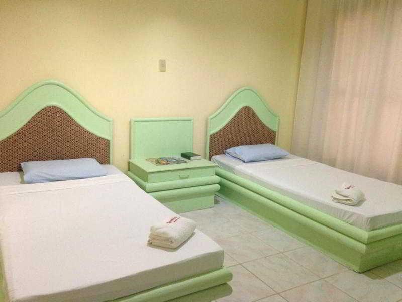 Queen\'S Beach Resort Manoc-Manoc Exteriör bild